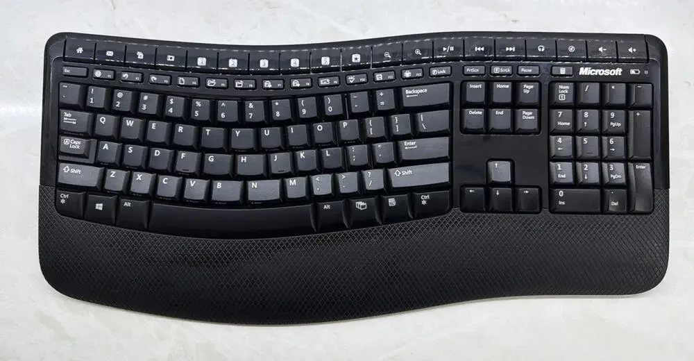 Microsoft Wireless Comfort Desktop 5050 Keyboard Excellent Condition No Dongle